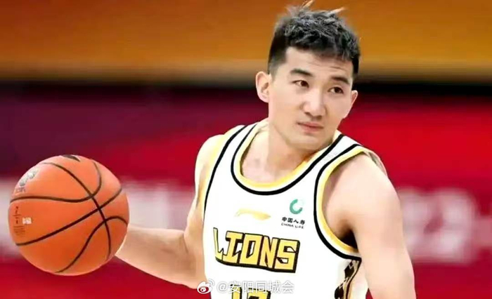 亚博体育app下载-孙铭徽总决赛G4仅得1篮板1抢断，6分钟2投0中|上海男篮|上海久事|比赛|浙江|主场_新浪体育_新浪新闻