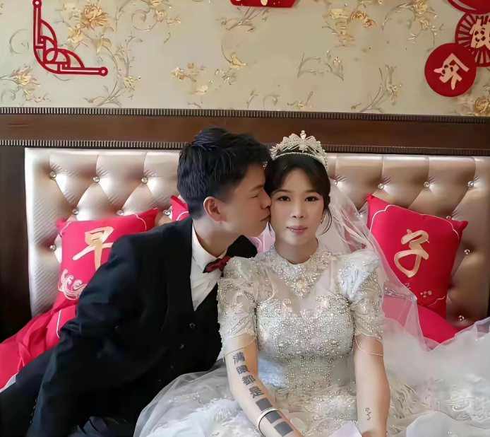 亚博体育官方入口-新婚女子手臂成亮点，“满眼都是xxx”，难道新郎一点都不在乎？